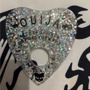 Resin planchette